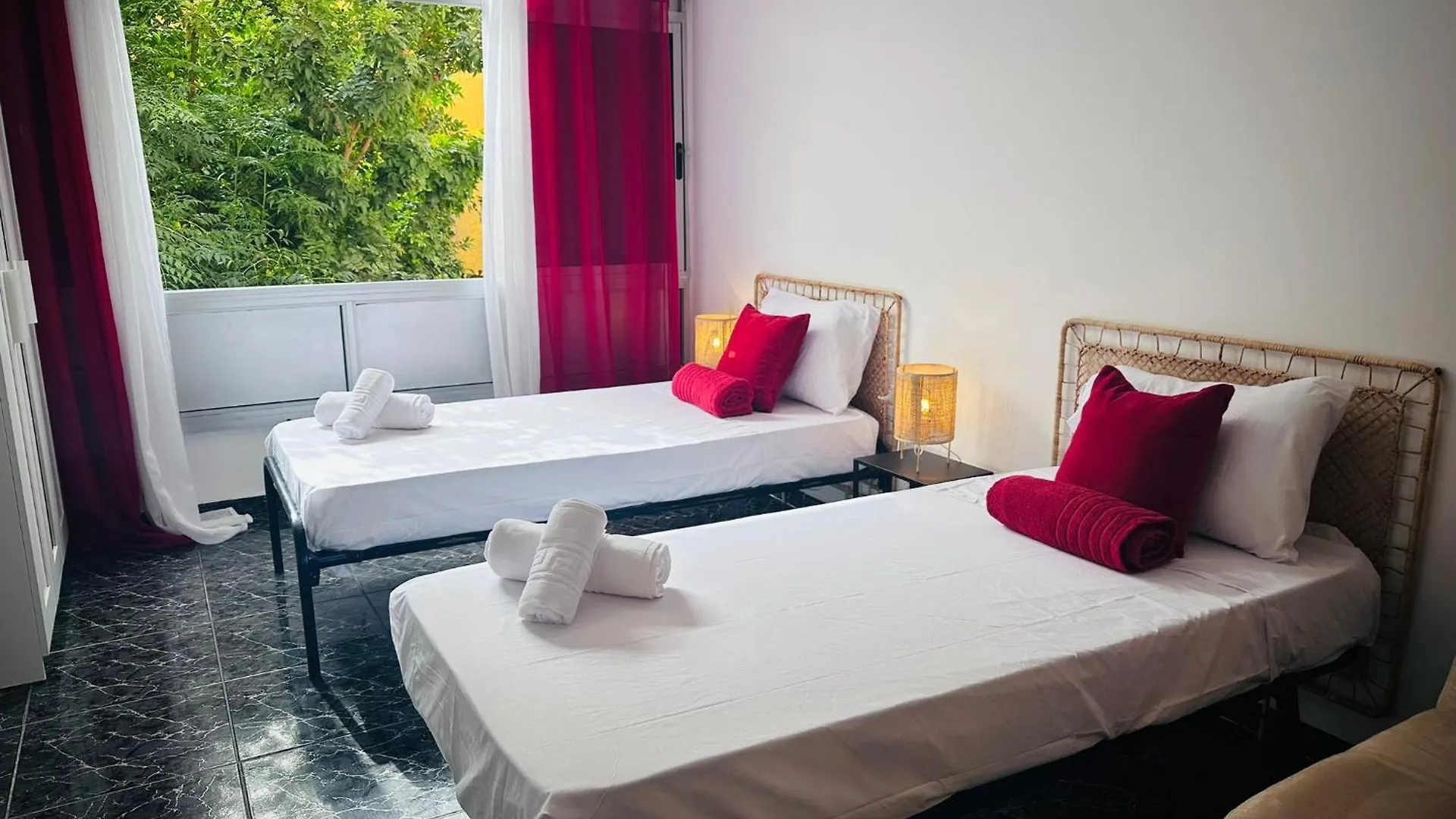Cozy 2-Bed & Sofa-Bed Studio In Los Cristianos Los Cristianos  Apartment Los Cristianos (Tenerife)