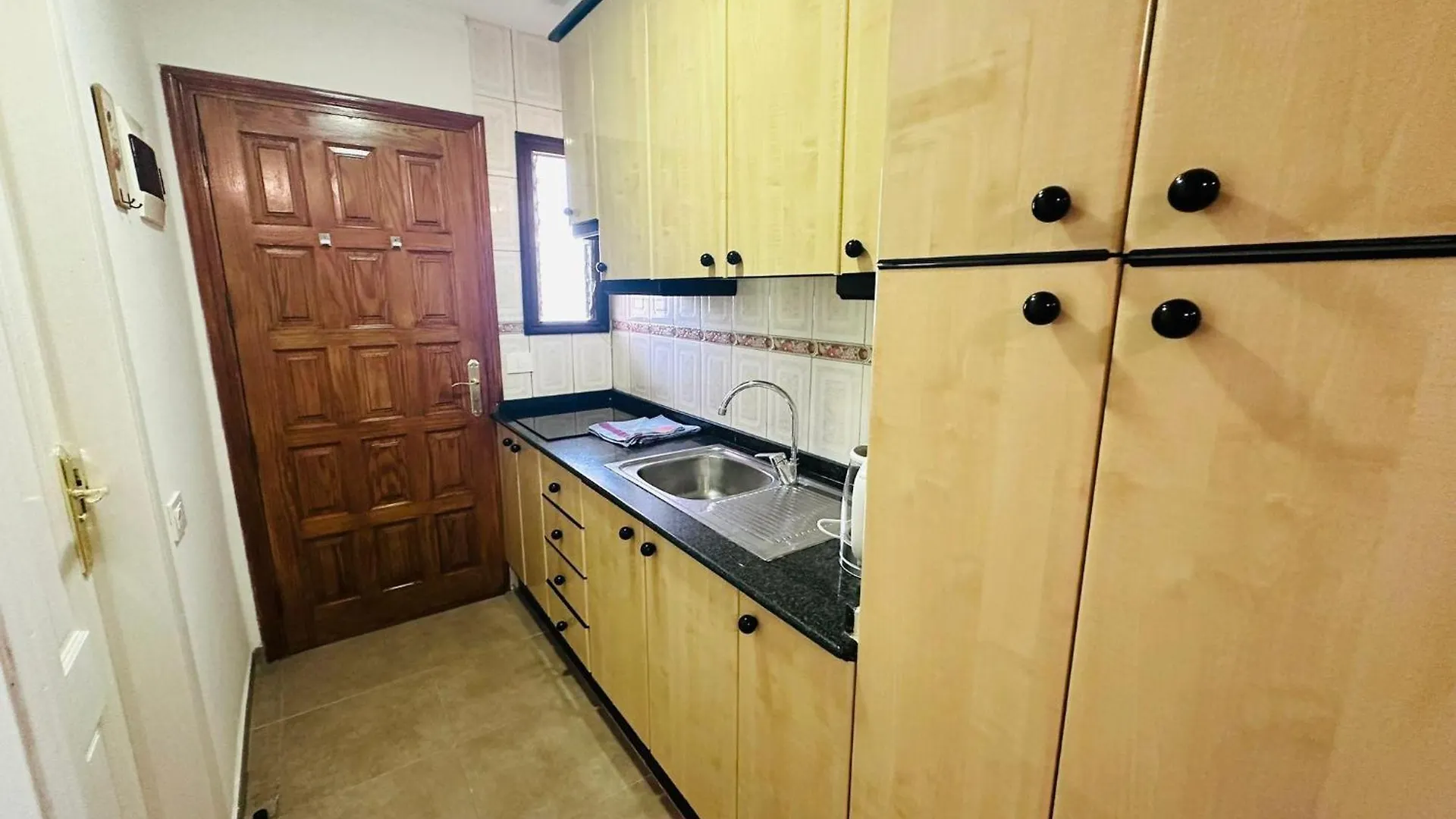 Cozy 2-Bed & Sofa-Bed Studio In Los Cristianos Los Cristianos  Los Cristianos (Tenerife)