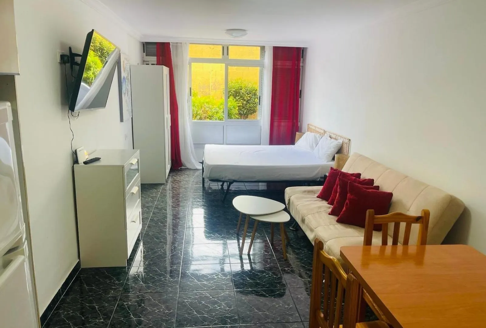 Cozy 2-Bed & Sofa-Bed Studio In Los Cristianos Los Cristianos