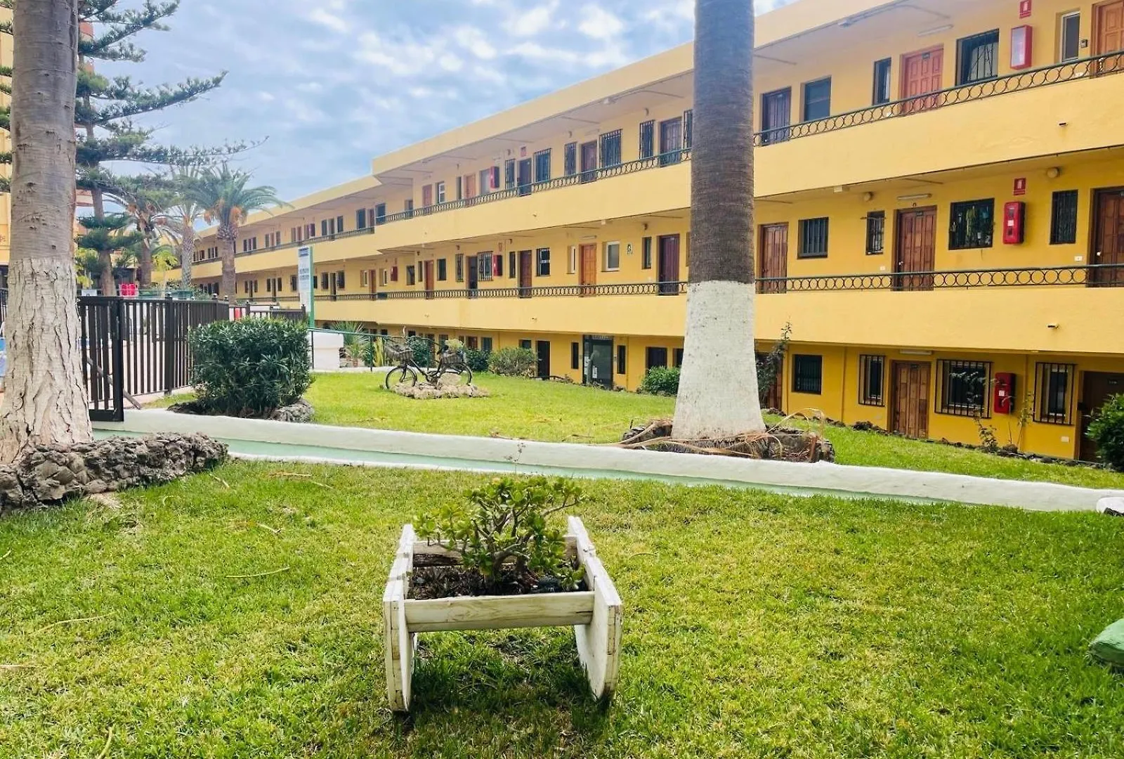 Cozy 2-Bed & Sofa-Bed Studio In Los Cristianos Los Cristianos  Apartment