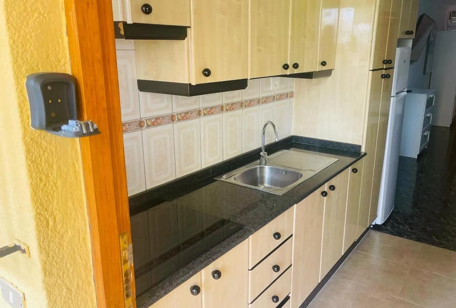 Cozy 2-Bed & Sofa-Bed Studio In Los Cristianos Los Cristianos  0*, Los Cristianos (Tenerife)